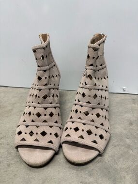 BRAND NEW MICHAEL KORS Women's Taupe Cutout Suede Peep-Toe Ankle Booties